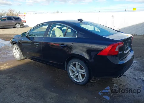 2014 Volvo S60 T5/T5 Platinum/T5 Premier/T5 Premier Plus z USA, uszkodzony, nr VIN YV1612FS7E1299140